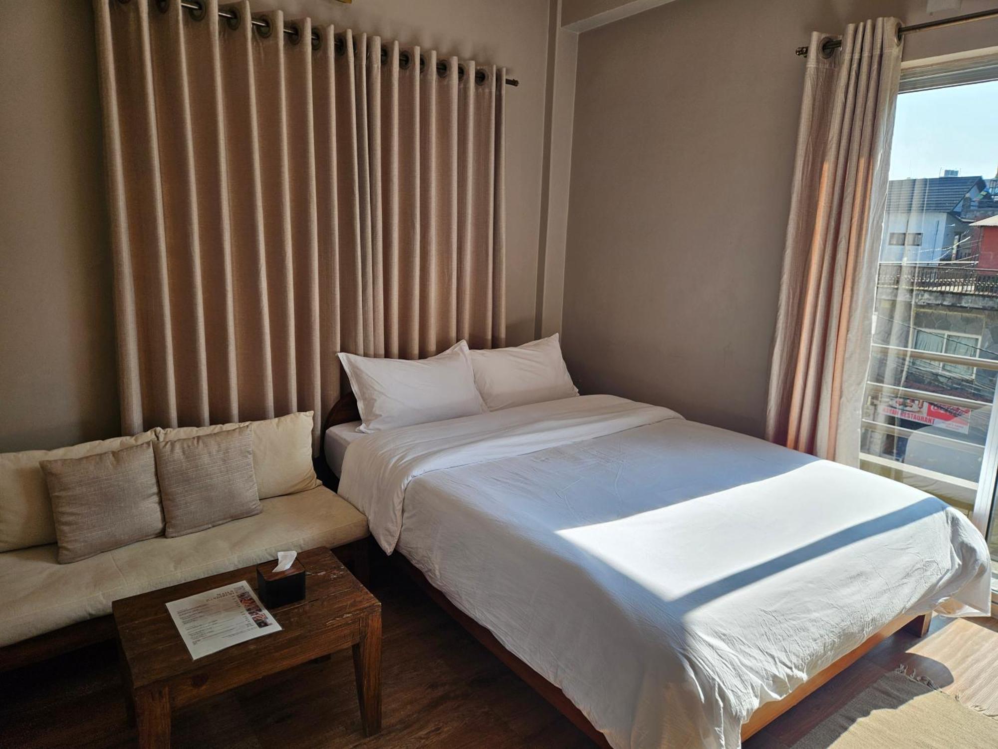 Hotel Blossom Pokhara Eksteriør bilde