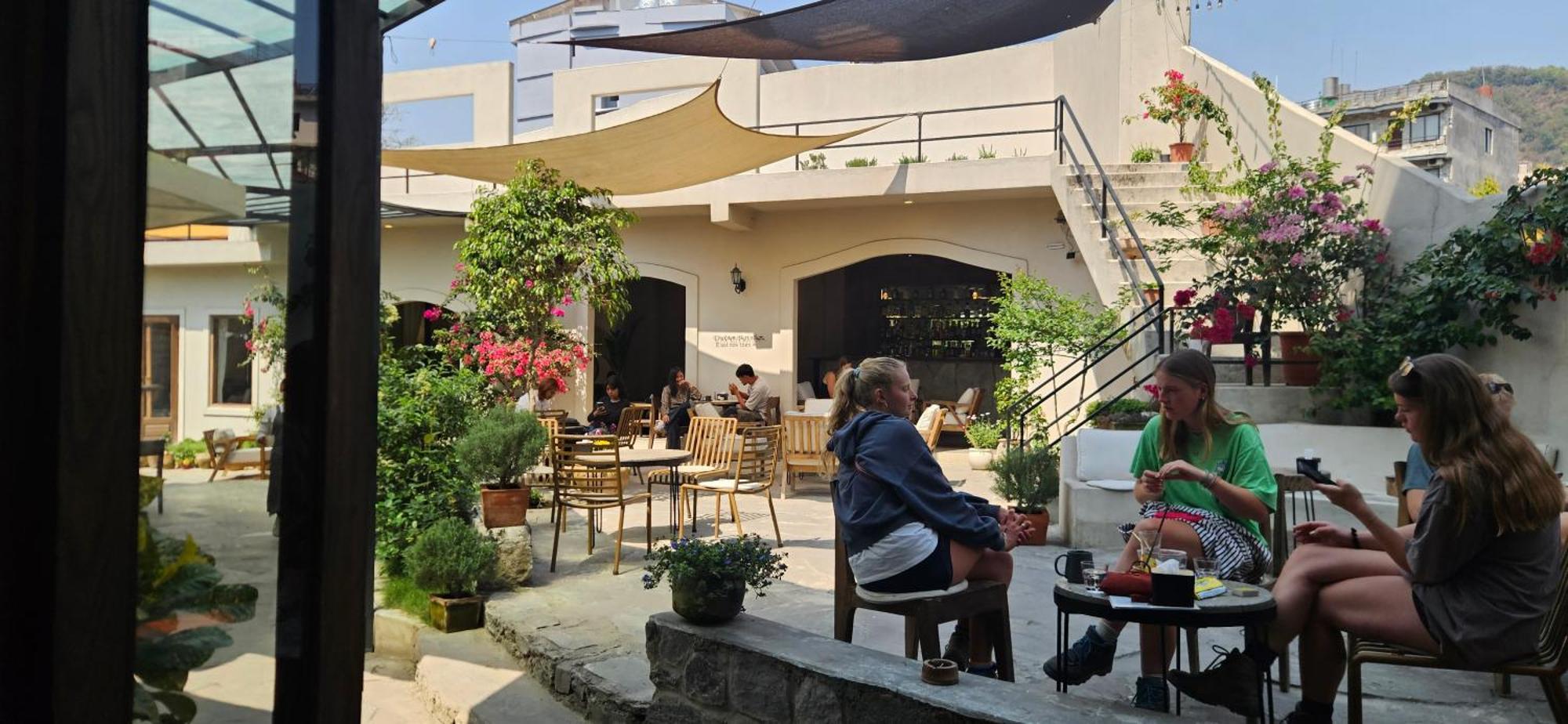 Hotel Blossom Pokhara Eksteriør bilde